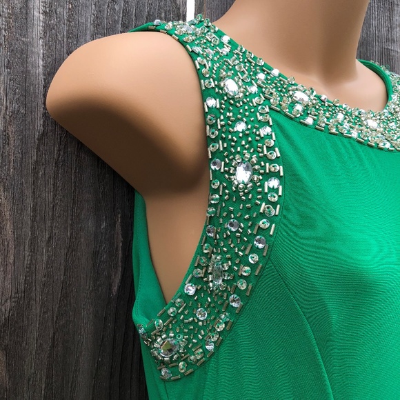 Ignite Evenings M Emerald Green Beaded Formal Gown - Picture 3 of 8